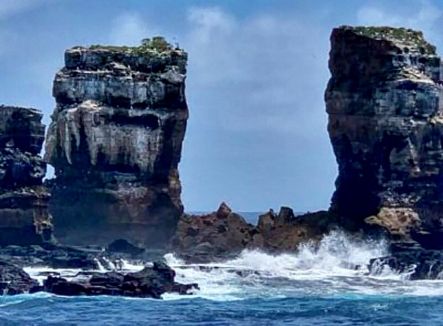 ECUADOR-GALAPAGOS-DARWIN ARCH-COLLAPSE
