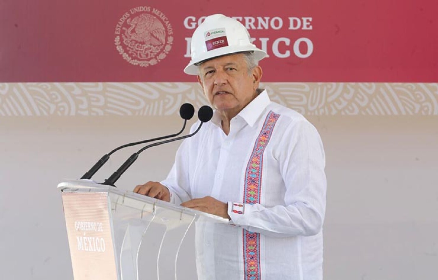 Andrés Manuel López Obrador, Presidente de México, ofrece su mensaje durante el recorrido por la construcción de la refinería Dos Bocas.