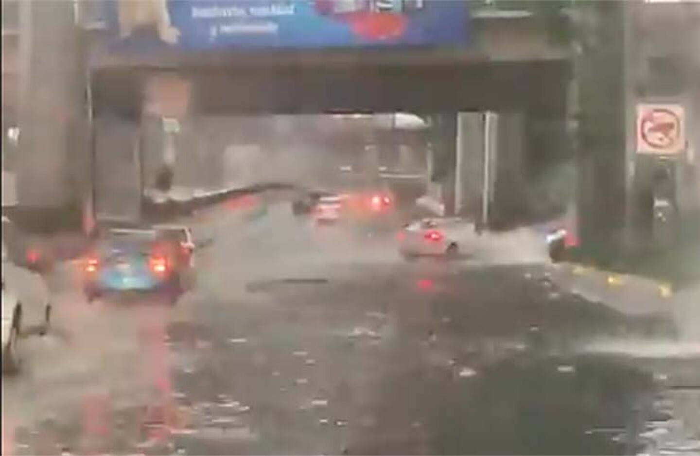 Lluvias provocan inundaciones en Naucalpan