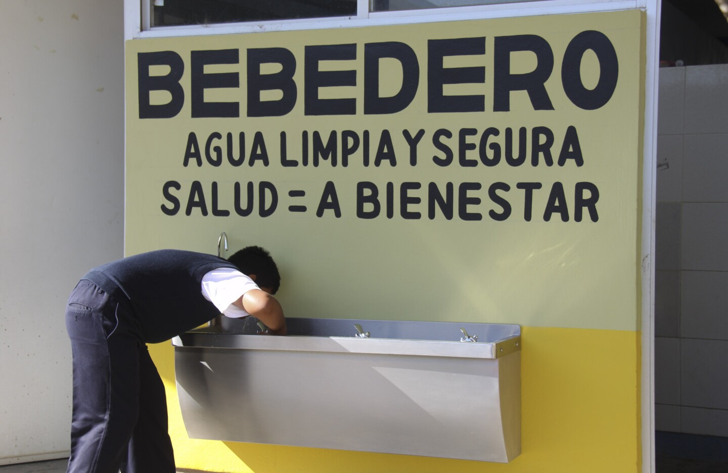 06_agosto_2013_siete-mil-485-alumnos-beneficiados-con-bebederos