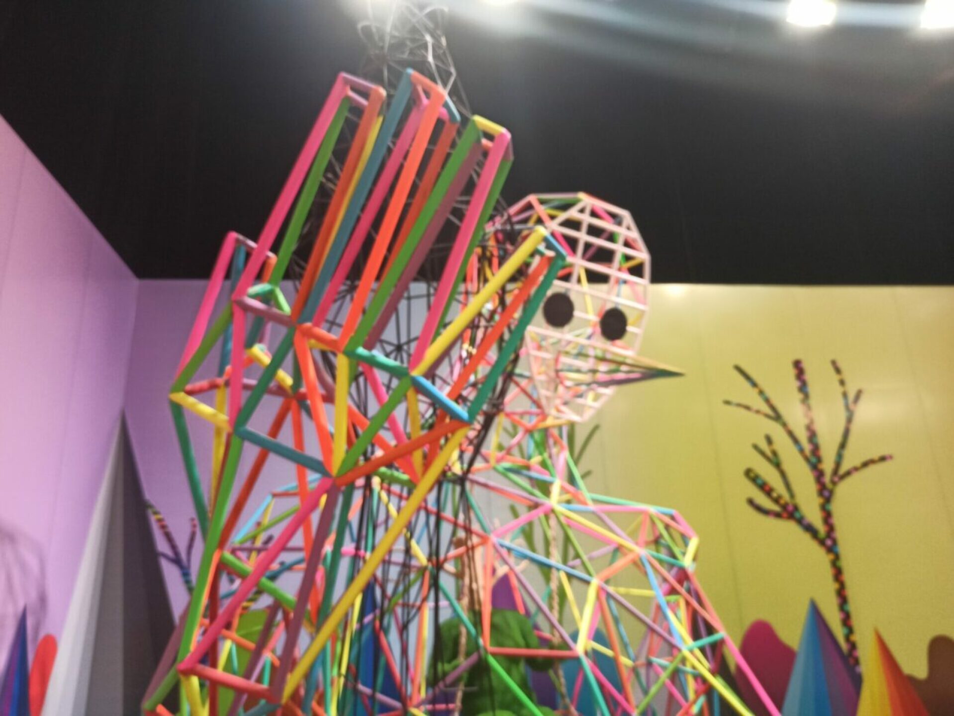 exposicion-inmersiva-okuda-san-miguel-2-1280x961