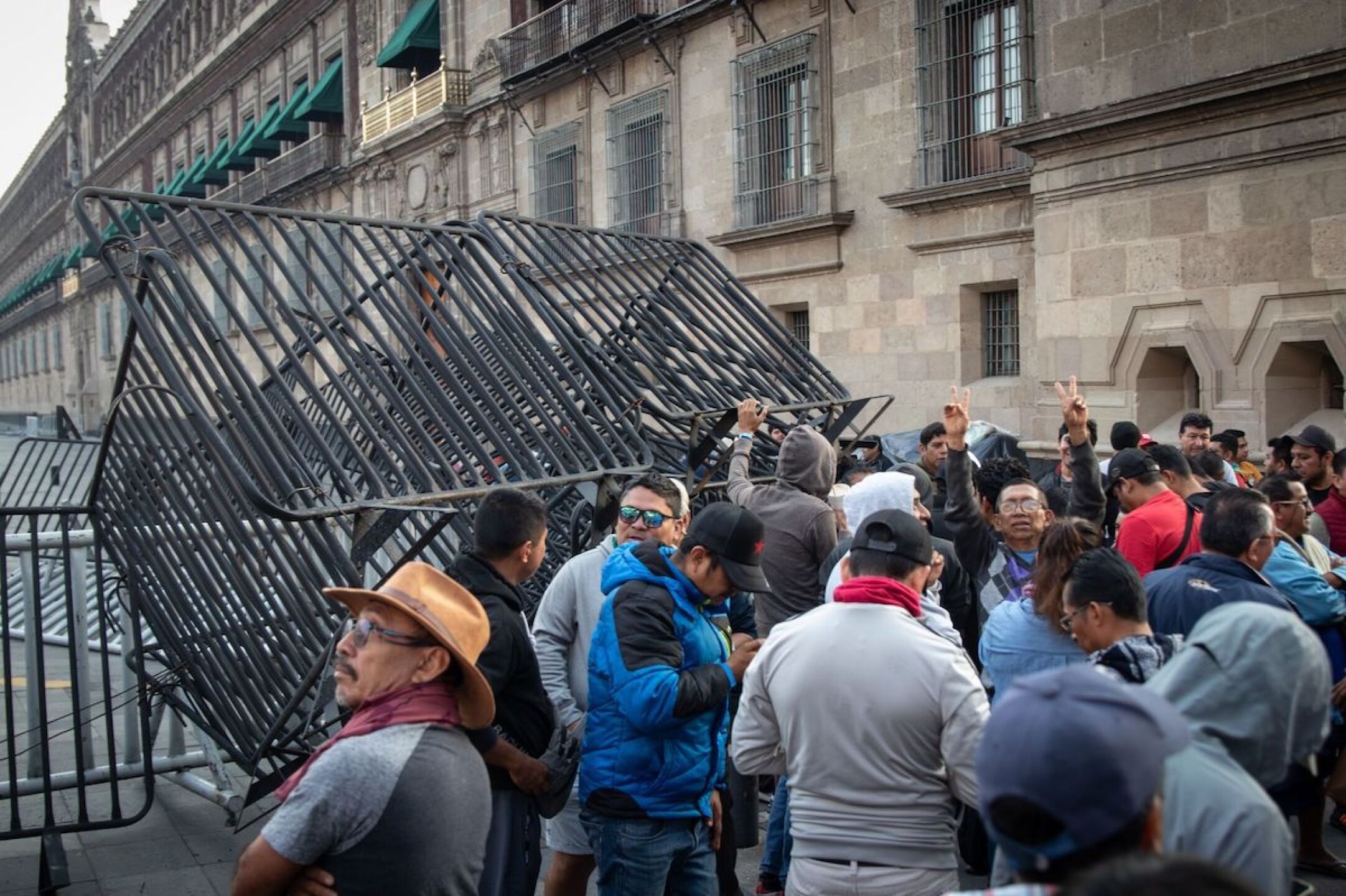 CNTE impide acceso a la conferencia mañanera de Sheinbaum