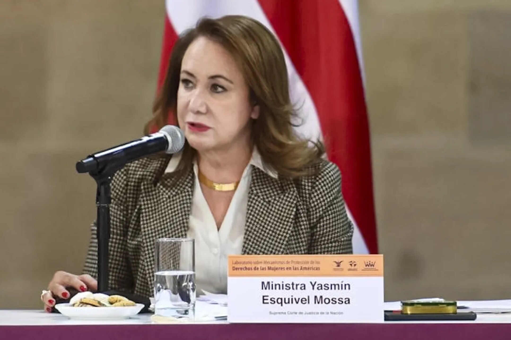 notario-yasmin-esquivel