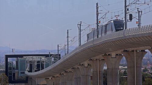 ZAPOPAN, JALISCO, 22MARZO2019.- Javier Jiménez Espriú Secretario de Comunicaciones y Transportes del Gobierno Federal, Enrique Alfaro Ramírez Gobernador del estado, encabezaron un recorrido de supervisión por las obras de la línea 3 del Sistema de Tren Electrico Urbano (SITEUR), el mandatario federal destaco “que en Mayo iniciaran las pruebas y en Julio estará a plenitud para que en esta misma administración entre en operación” .FOTO: FERNANDO CARRANZA GARCIA / CUARTOSCURO.COM