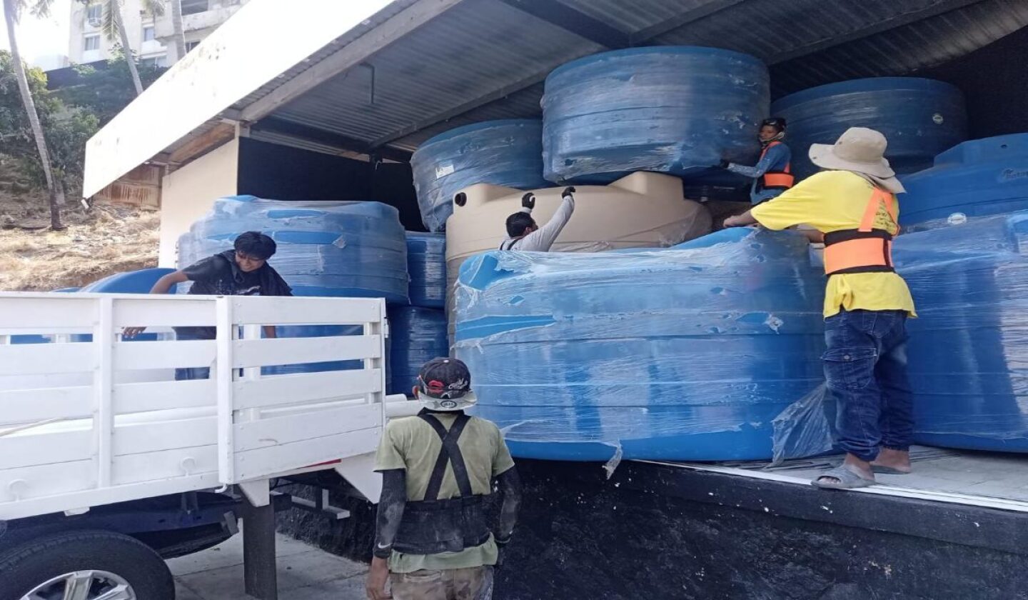 rotoplas-agua-comunidades-guerrero-huracanes.jpg