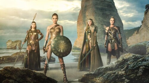 Luminosa... Gal Gadot en una foto publicitaria de Mujer Maravilla (2017). Fotografía: Entertainment Pictures/Alamy