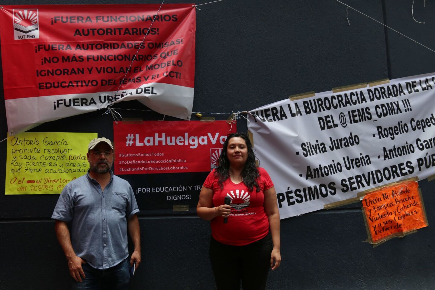 Conferencia del Sindicato de la Unión de Trabajadores del Instituto de Educación Media Superior de la CDMX (SUTIEMS), Oficinas Centrales del IEMS. Anunciaron que la huelga seguirá hasta que haya mesa de diálogo con las autoridades correspondientes.