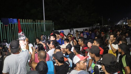 migrantes-varados-protestan-por-suspension-de-permisos