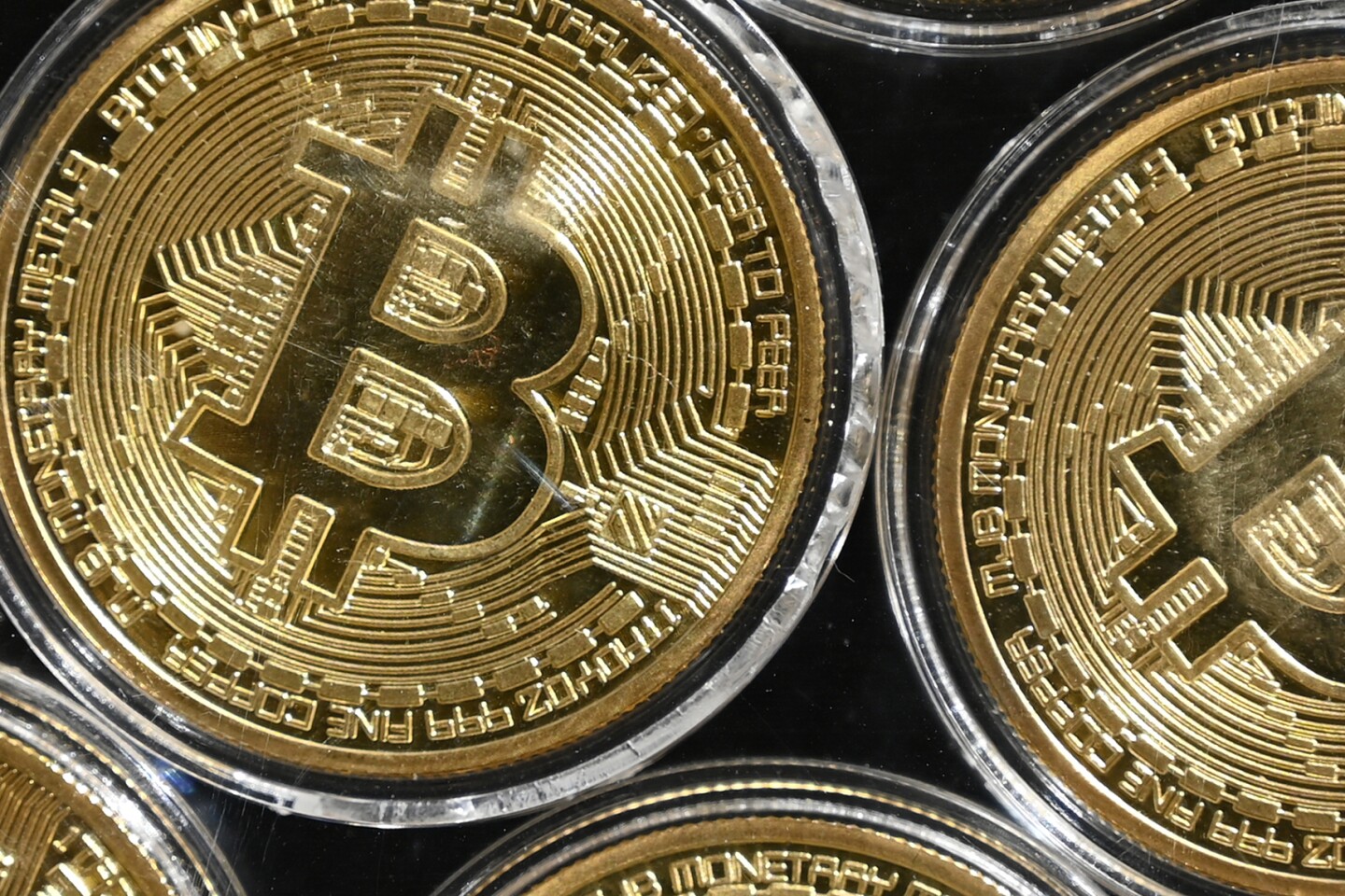 Cotización del bitcoin roza los 20 mil dólares