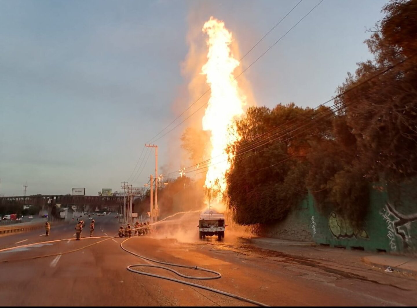 ejecentral_pipa_gas_lp_incendio_tlalnepantla