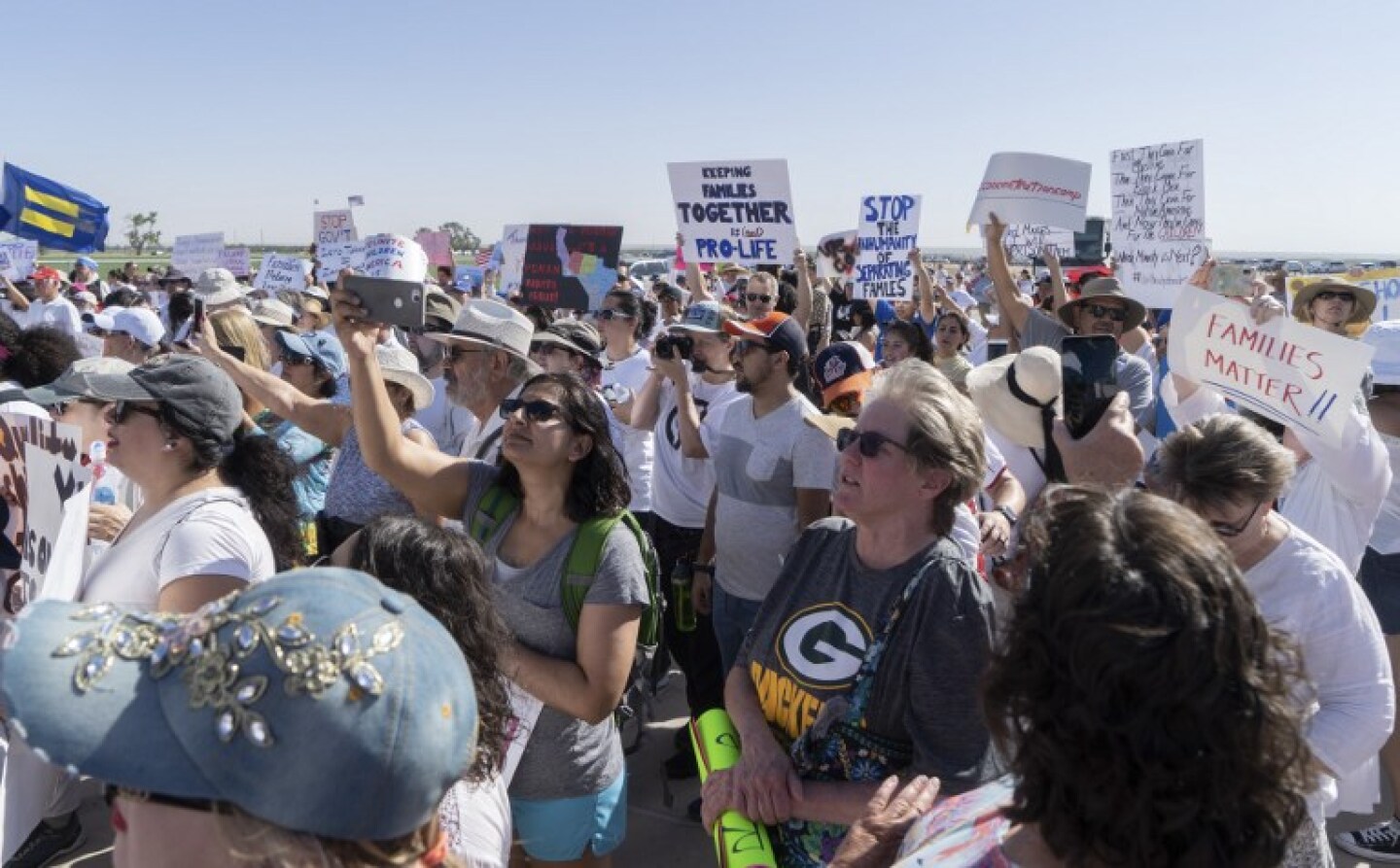 US-POLITICS-IMMIGRATION-MIGRANTS