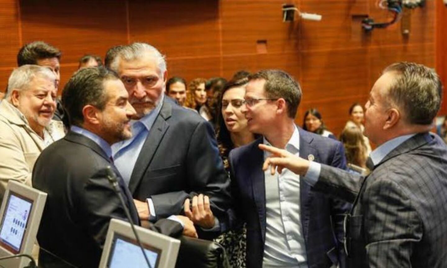 Pelea en el Senado Adán Augusto-Vázquez.jpg