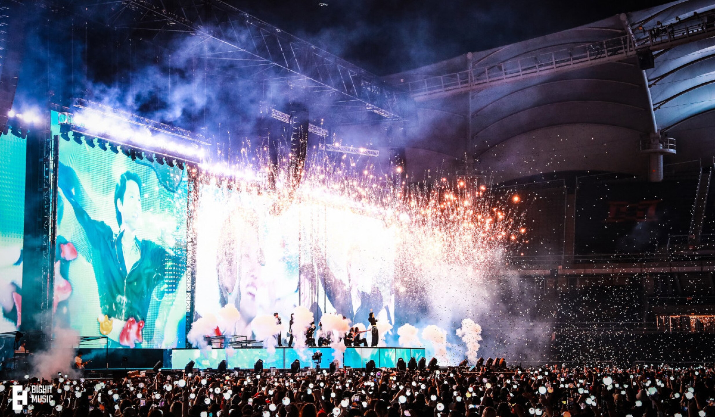 bts de regreso con album 2.jpg