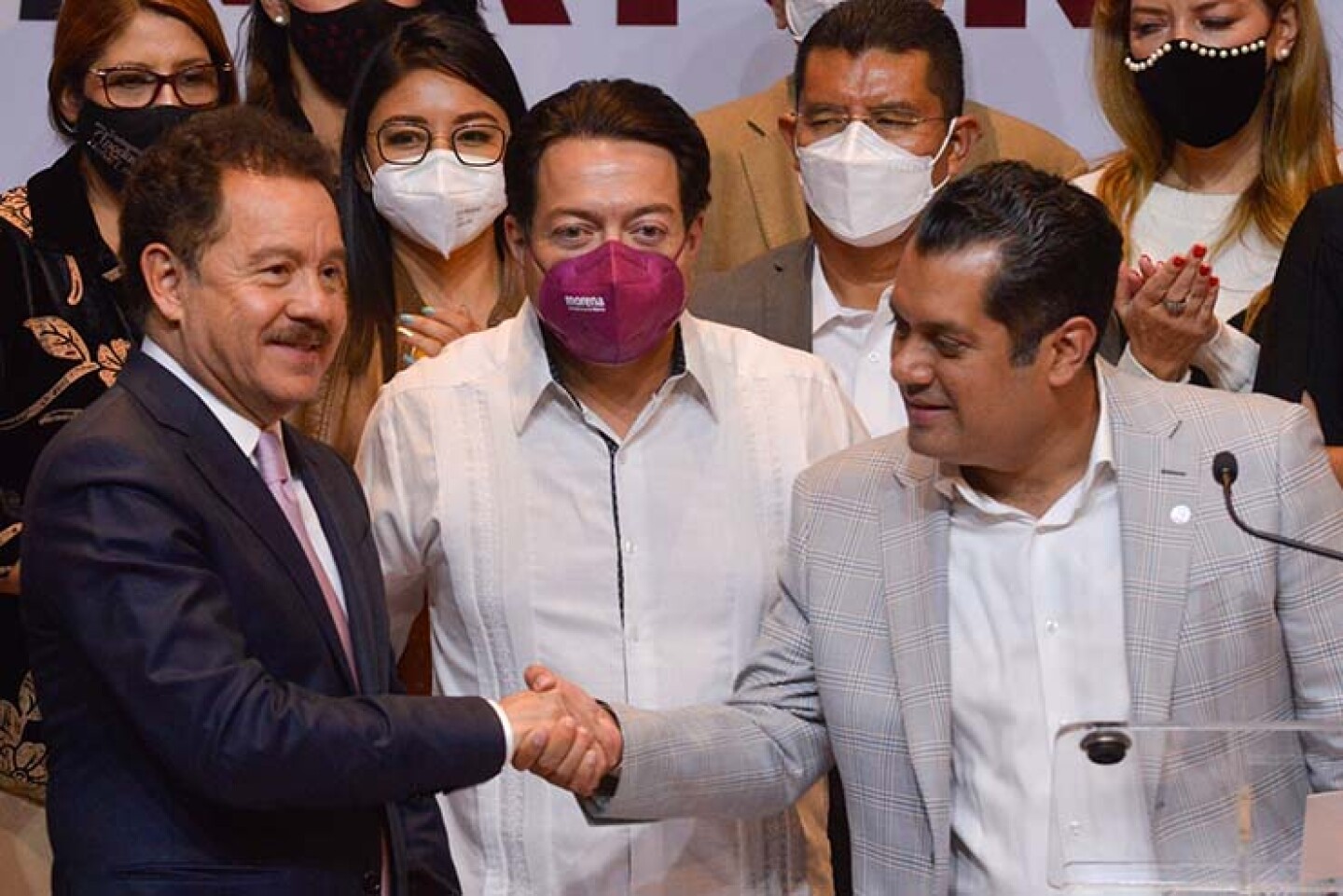 Mario Delgado, dirigente nacional de Morena, encabezaron la conferencia de prensa tras reunión con los diputados electos del grupo parlamentario de Morena, en la que se estableció que el diputado Ignacio Mier, asumirá de nueva cuenta la coordinación d
