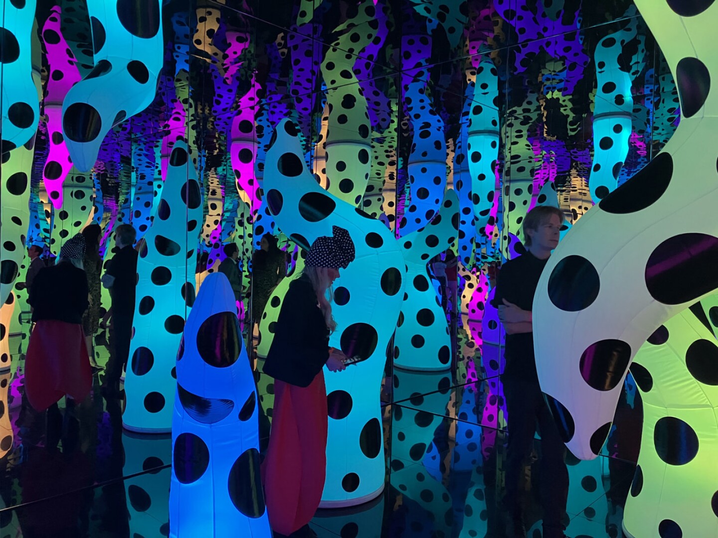 El Museo Pérez de Miami presenta su habitación de espejos de Yayoi Kusama