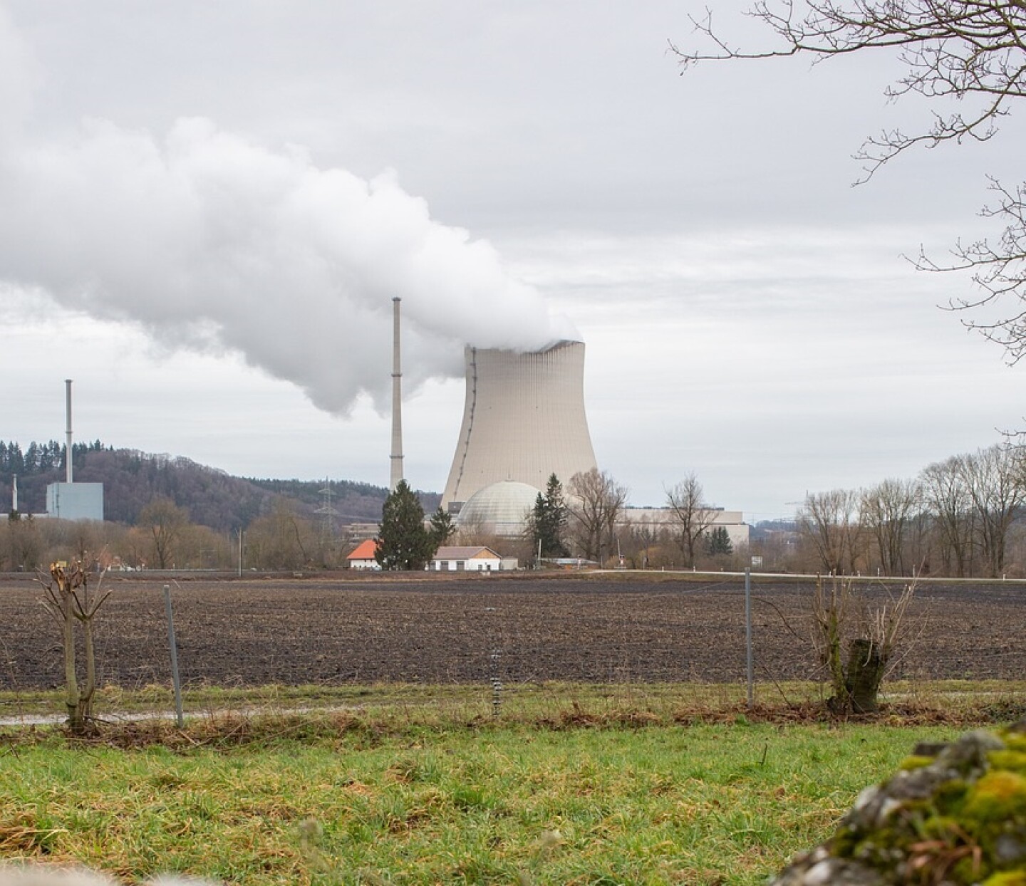 nuclear-power-plant-g541303202_1280