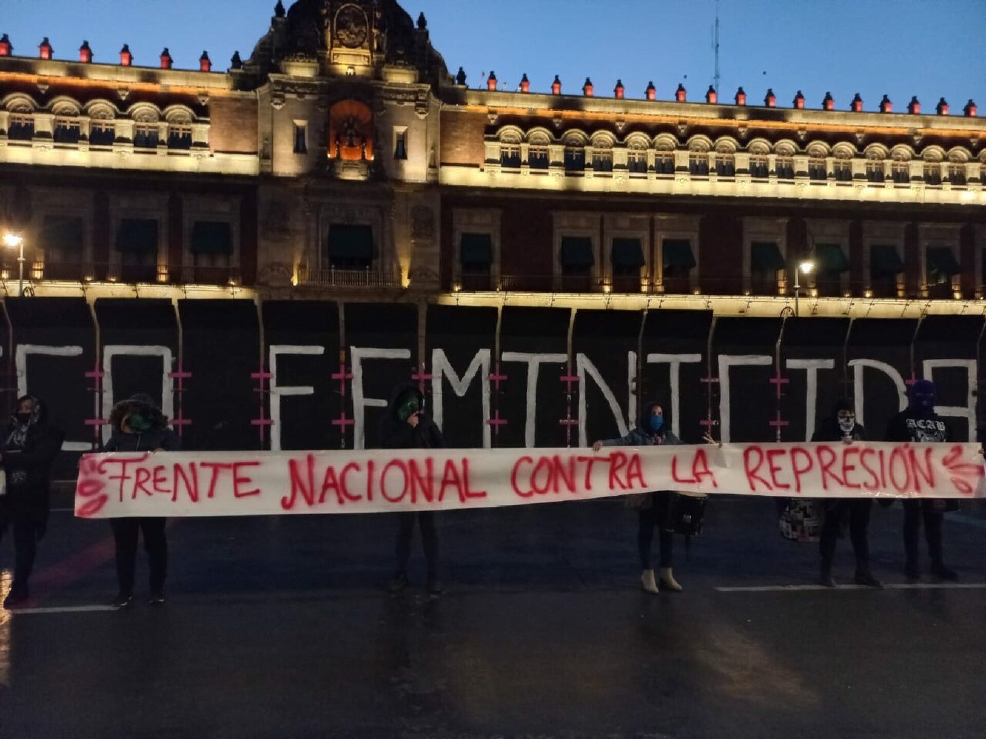 protesta-feminista-palacio-nacional-8m-3-1280x960