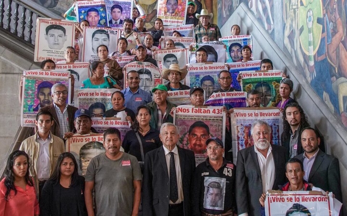 andres-manuel-lopez-obrador-43-normalistas-de-ayotzinapa