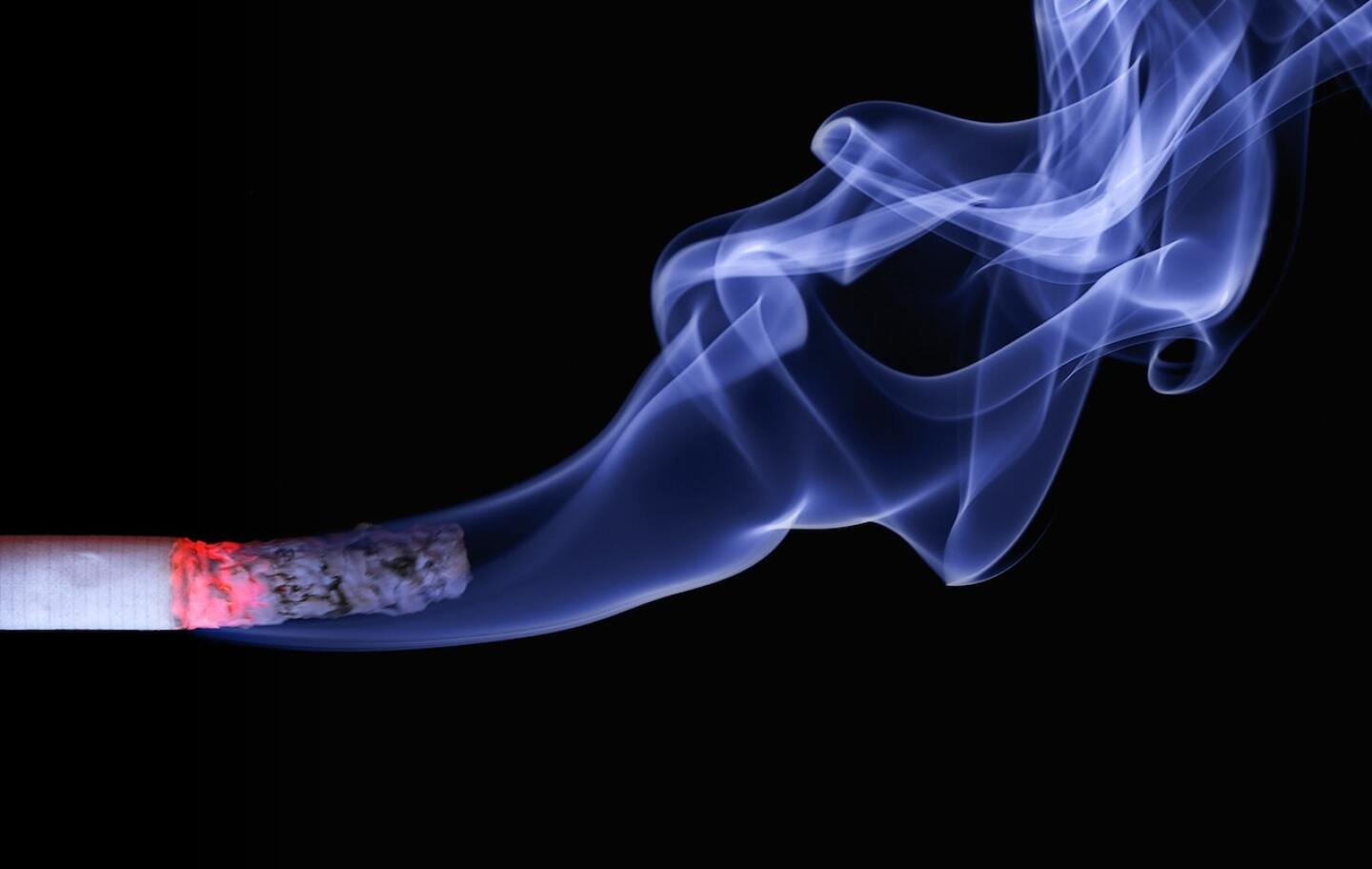 suiza prohibe publicidad tabaco prensa