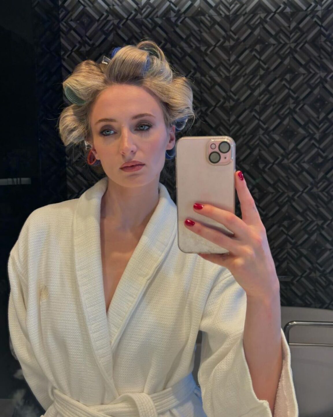 443750942_1589019275006151_3101414937363073098_n-1024x1280