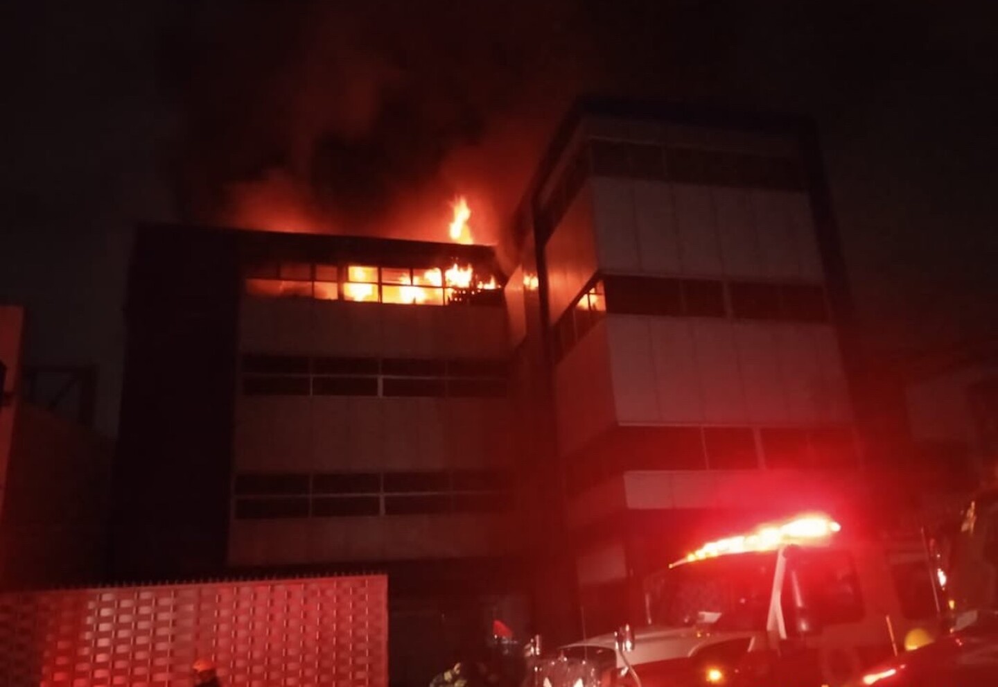 incendio-en-guadalajara-inmuebles-se-queman-mercado-de-abastos