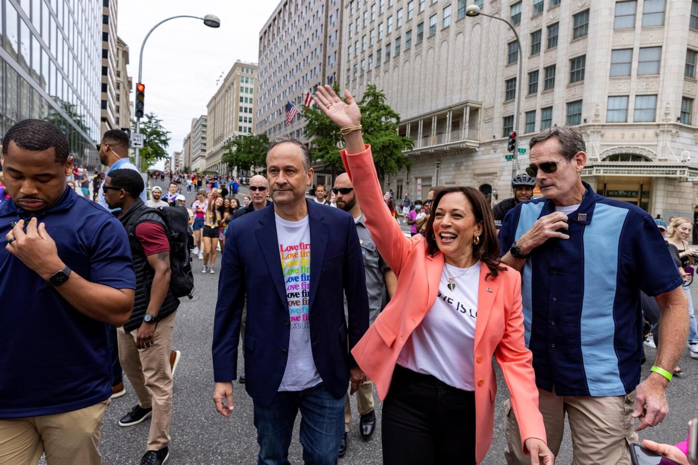 kamala_harris_marcha_lgbt_eu