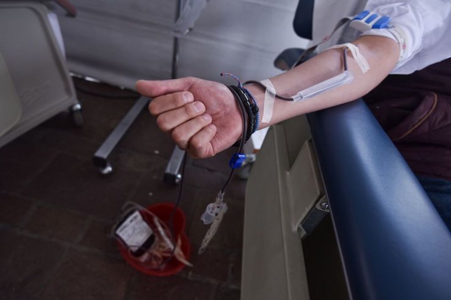 METEPEC, ESTADO DE MÉXICO, 18JUNIO2019.- A unos días de celebrarse el Día Mundial del Donante de Sangre se llevó a cabo en la plaza Benito Juárez del municipio de Metepec el Maratón de Donación Voluntaria de Sangre “Tu ayuda podrá salvar vidas” organizada por la Cruz Roja Delegación Metepec, DIF  municipal, ISEM e ISSEMYM; en donde se habló de la importación de la donación voluntaria. FOTO: CRISANTA ESPINOSA AGUILAR /CUARTOSCURO.COM
