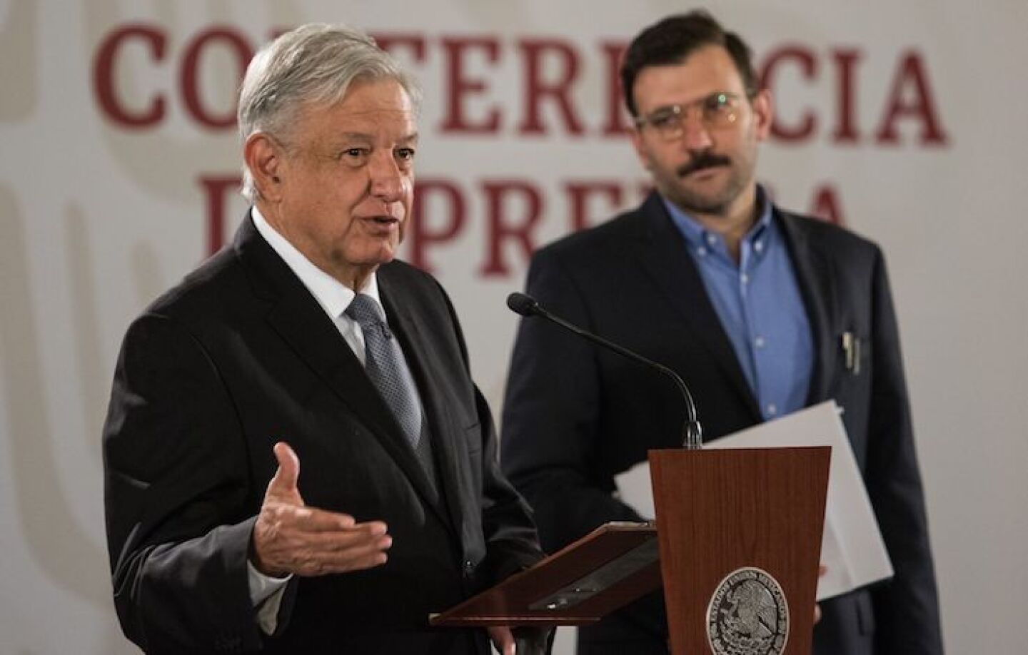 CIUDAD DE MÉXICO, 05DICIEMBRE2018.- Andrés Manuel López Obrador, presidente de México, durante su conferencia de prensa matutina a medios de comunicación presentó a Daniel Asaf Manjarrez, como el encargado de su Seguridad y Ayudantía.FOTO: MISAEL VALTIERRA /CUARTOSCURO.COM