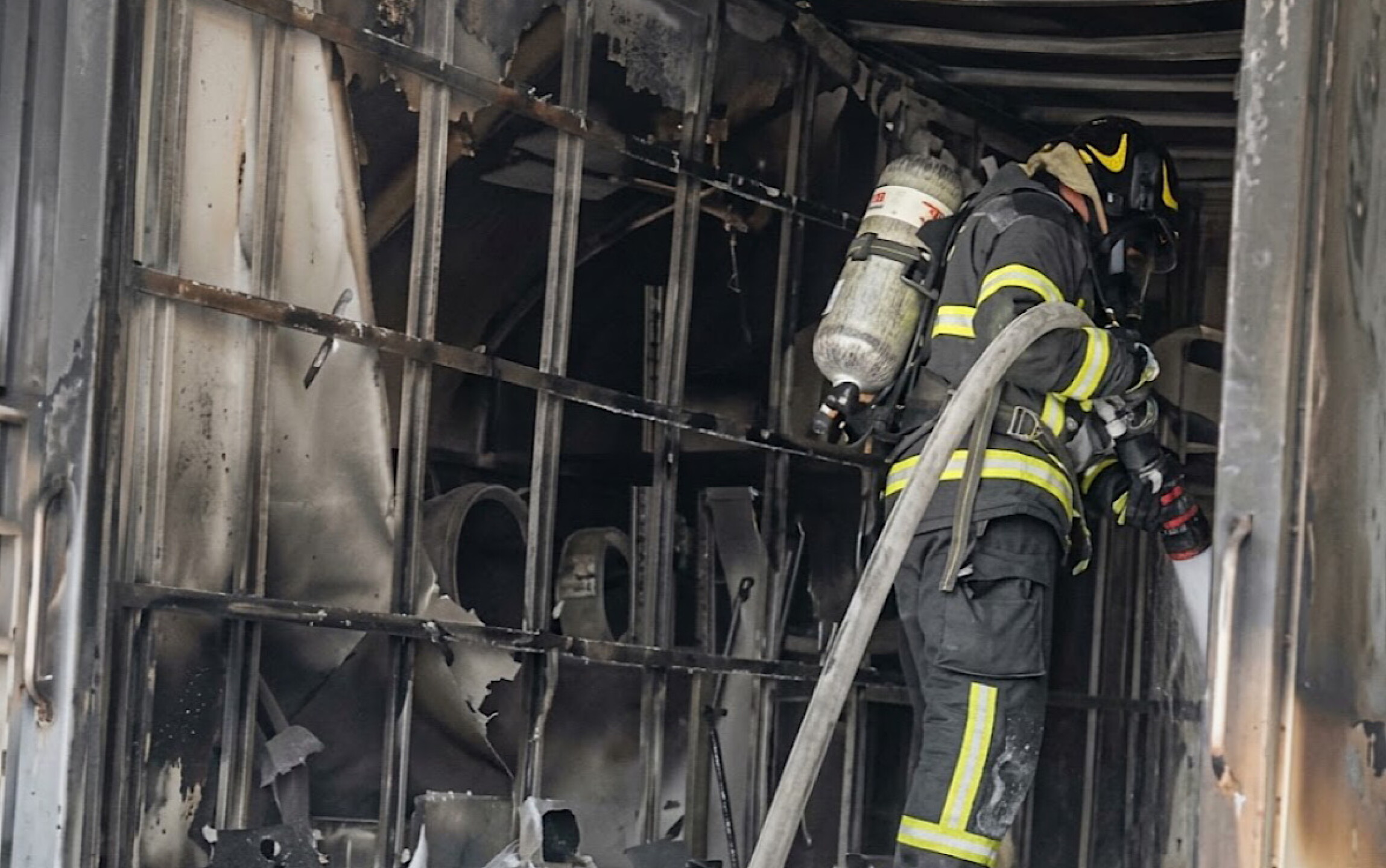 682245 Reportan fuerte incendio en agencia de autos en la Gustavo A. Madero ...