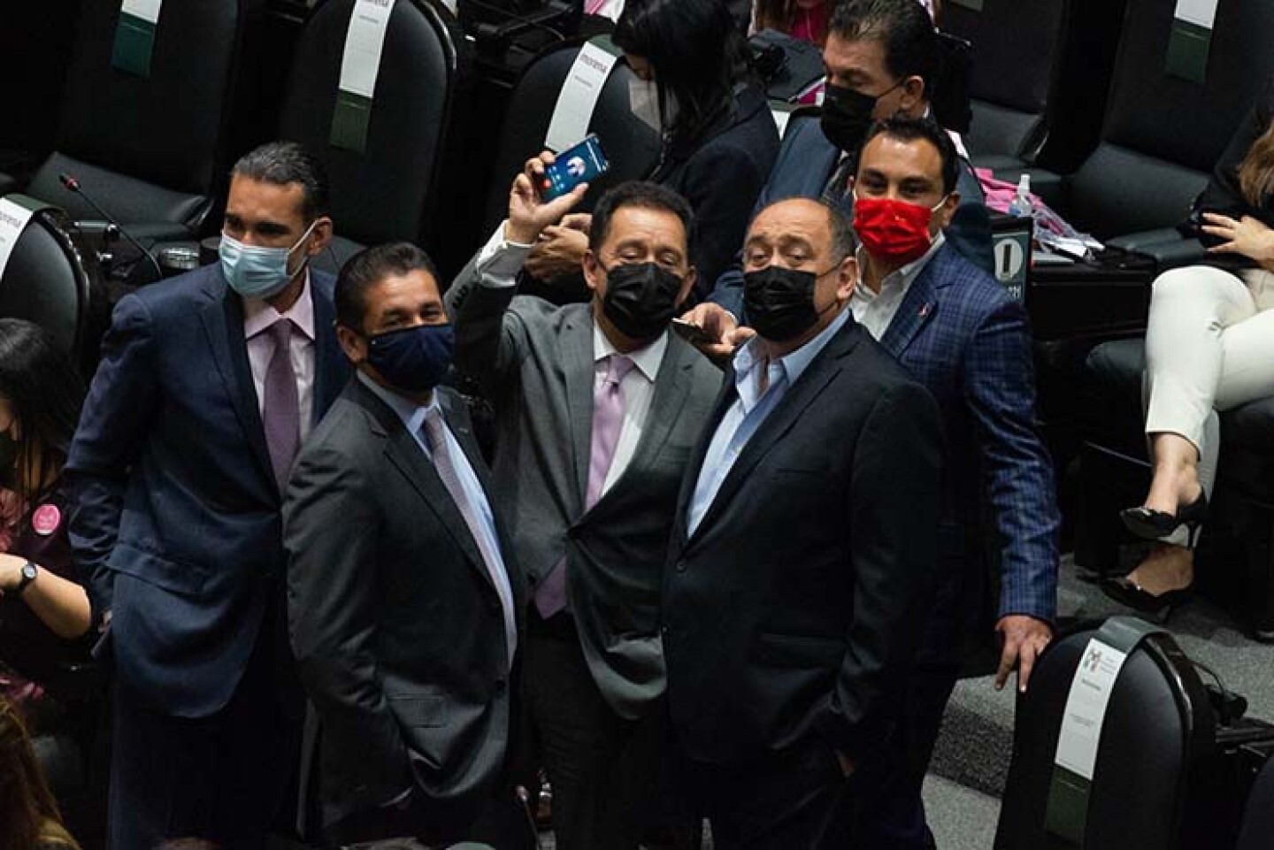 Luis Armando Melgar, diputado del PVEM y presidente de la Comisión de Hacienda y Crédito Público, junto a los coordinadores: Carlos Alberto Puente (PVEM); Ignacio Mier (Morena) y Rubén Moreira (PRI), durante la sesión ordinaria de la Cámara de Diput