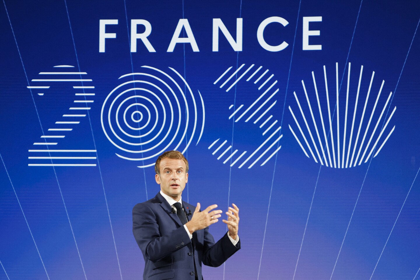 Macron anuncia plan millonario para reindustrializar Francia