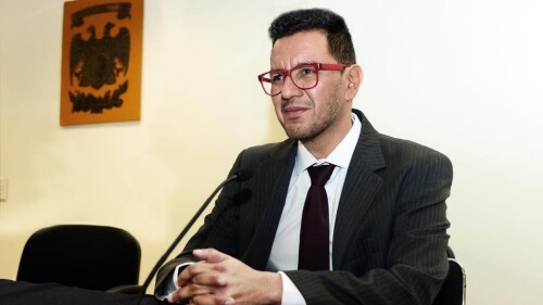 UNAM destituye a director