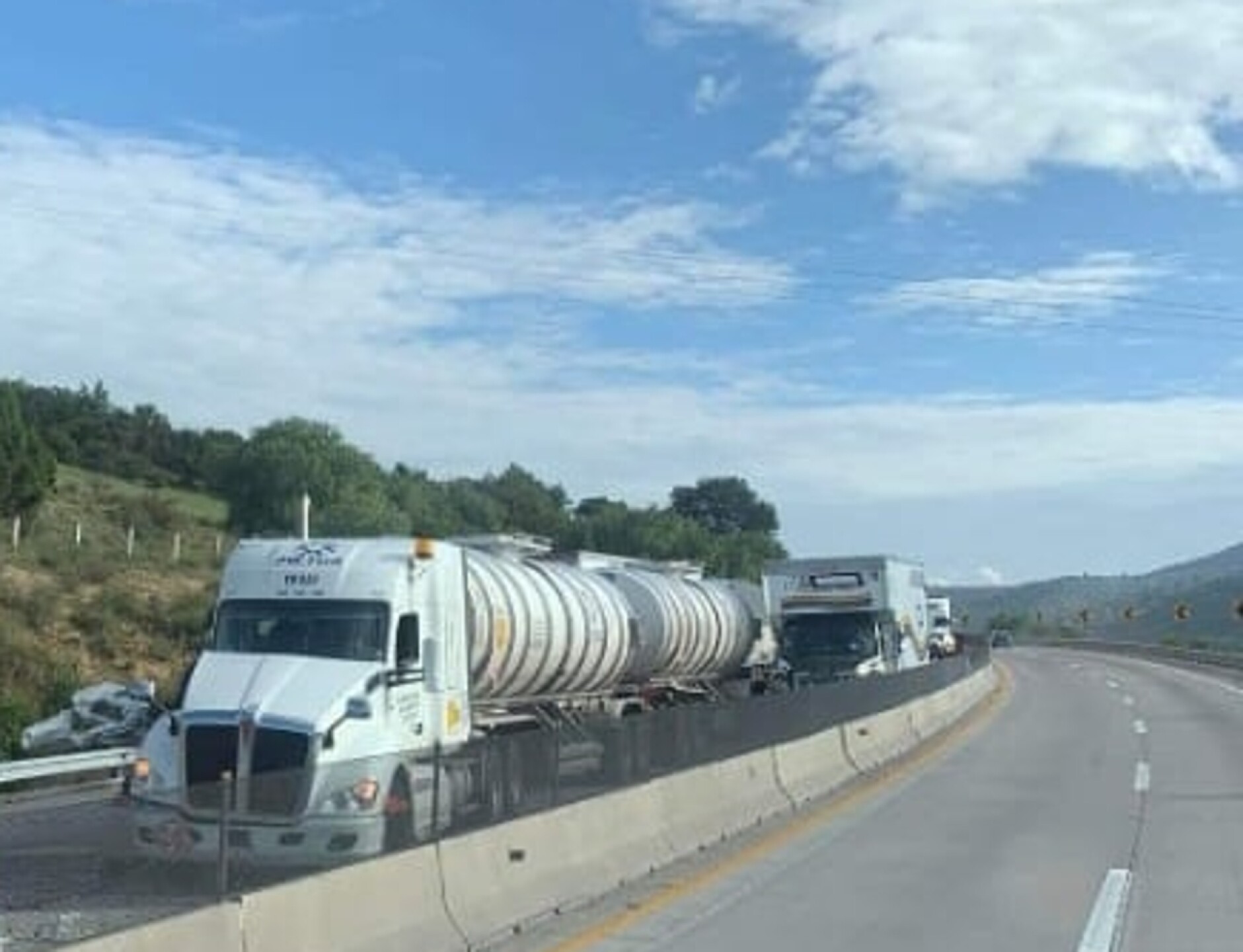 accidente-en-arco-norte-choque-de-camiones-conplica-el-transito-2