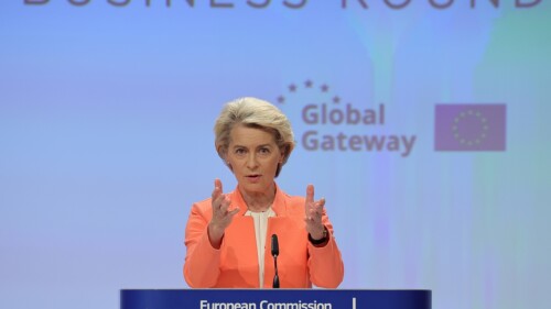 La UE promete inversiones a los países de la Celac, que rechaza convertirse en una "cantera de recursos"