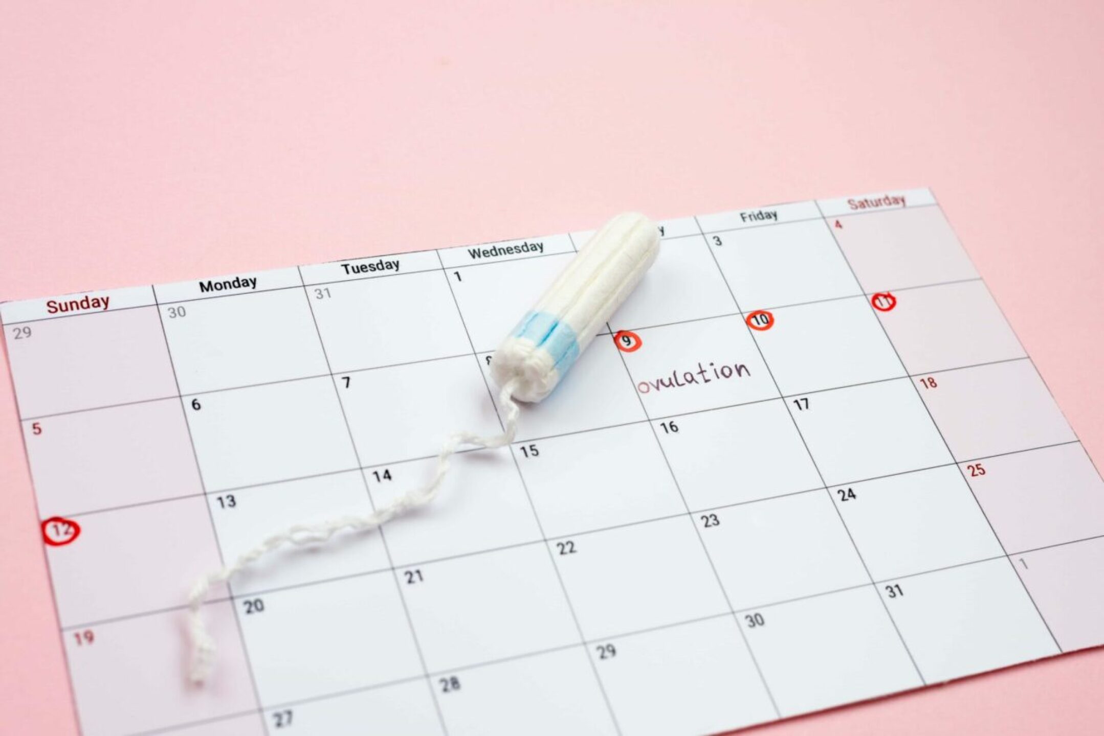 ovulation-calendar-swab-concept-of-regular-menst-2022-12-16-11-27-01-utc-1-1280x854