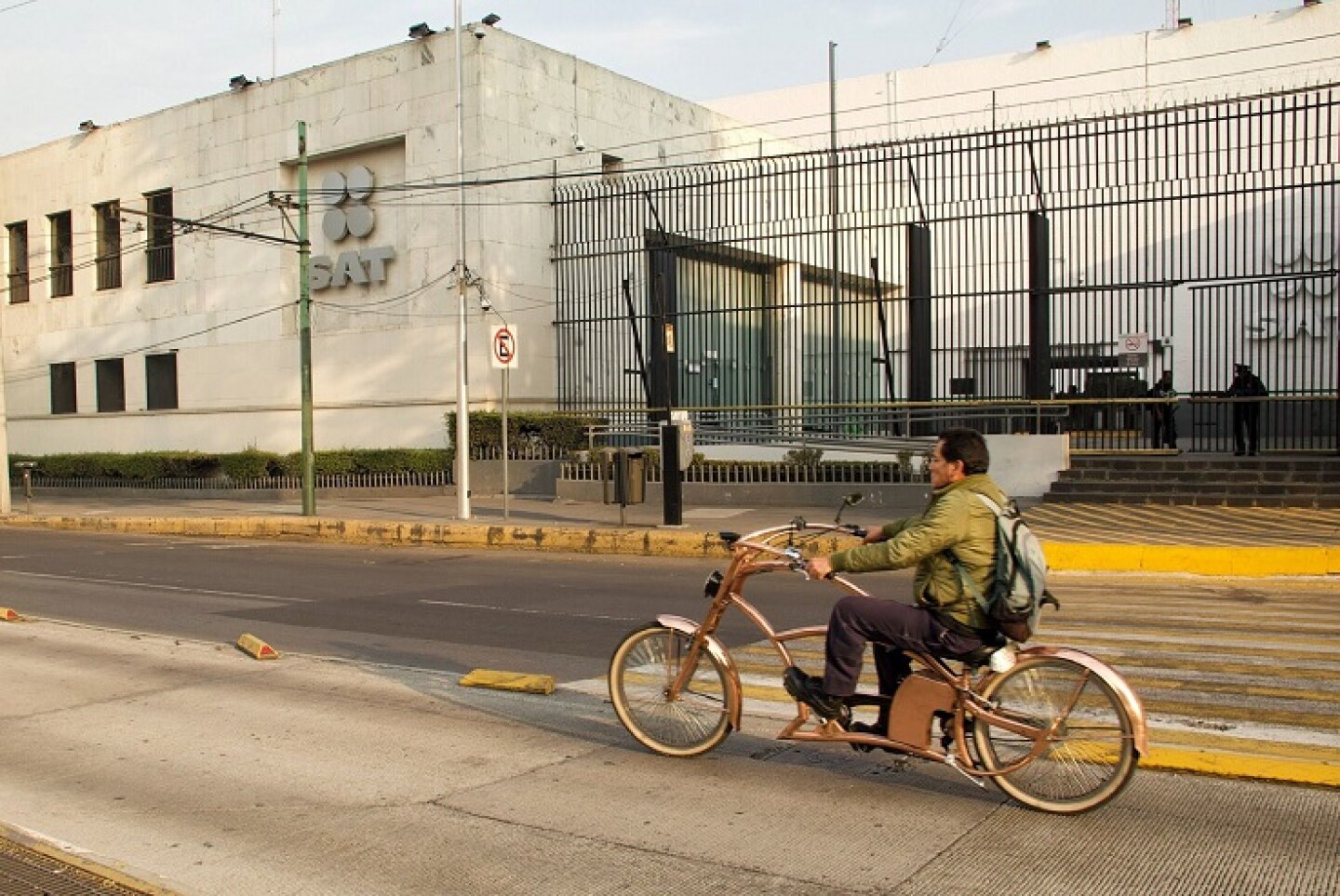 CIUDAD DE MÉXICO, 25DICIEMBRE2018.- Aspectos de las oficinas del Servicio de Administración Tributaria (SAT), donde recientemente fueron despedidas al menos 200 personas que alegan fue, de manera injustificada y sin liquidación correspondiente. FOTO: ANDREA MURCIA /CUARTOSCURO.COM