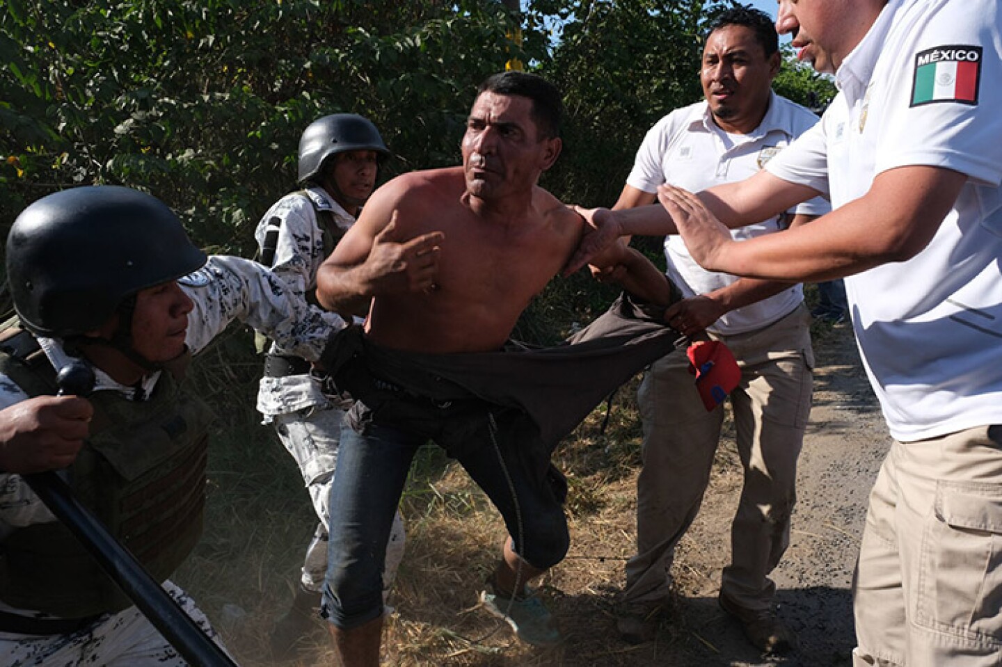 Fue desbaratada la caravana de migrantes por la Guardia Nacional, la cual avanzaba desde muy temprano por el estado tras cruzar el río Suchiate