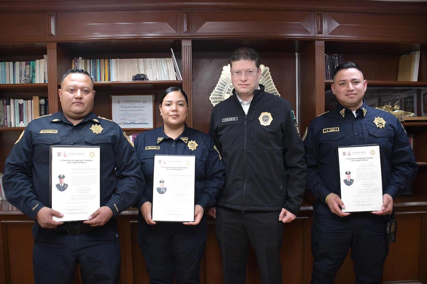 Policías reciben ascenso