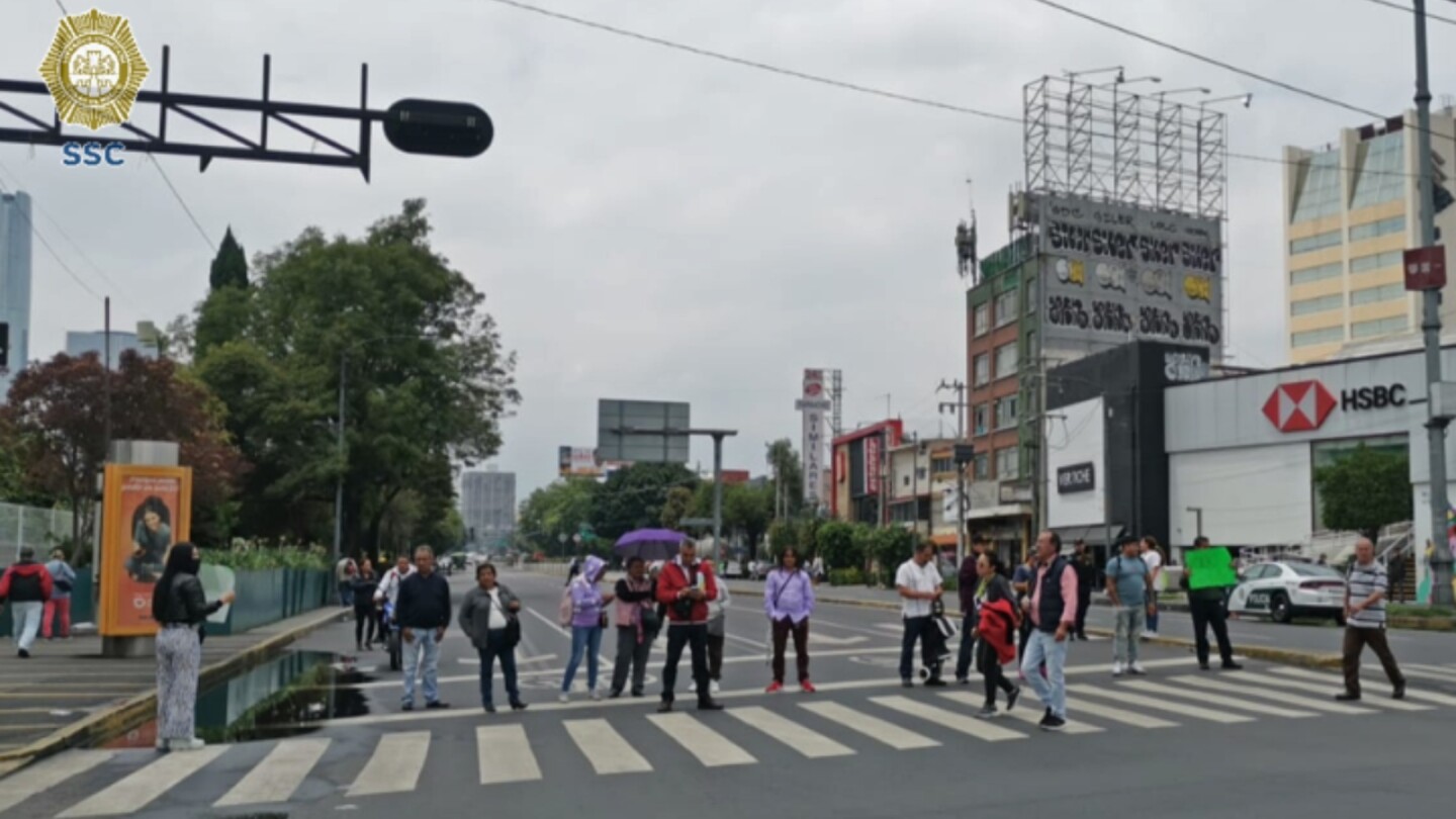 bloqueo-avenida-universidad-comerciantes