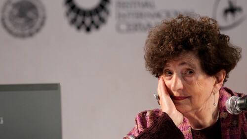 Mexicana Margo Glantz gana el Premio Carlos Fuentes a la Creación Literaria