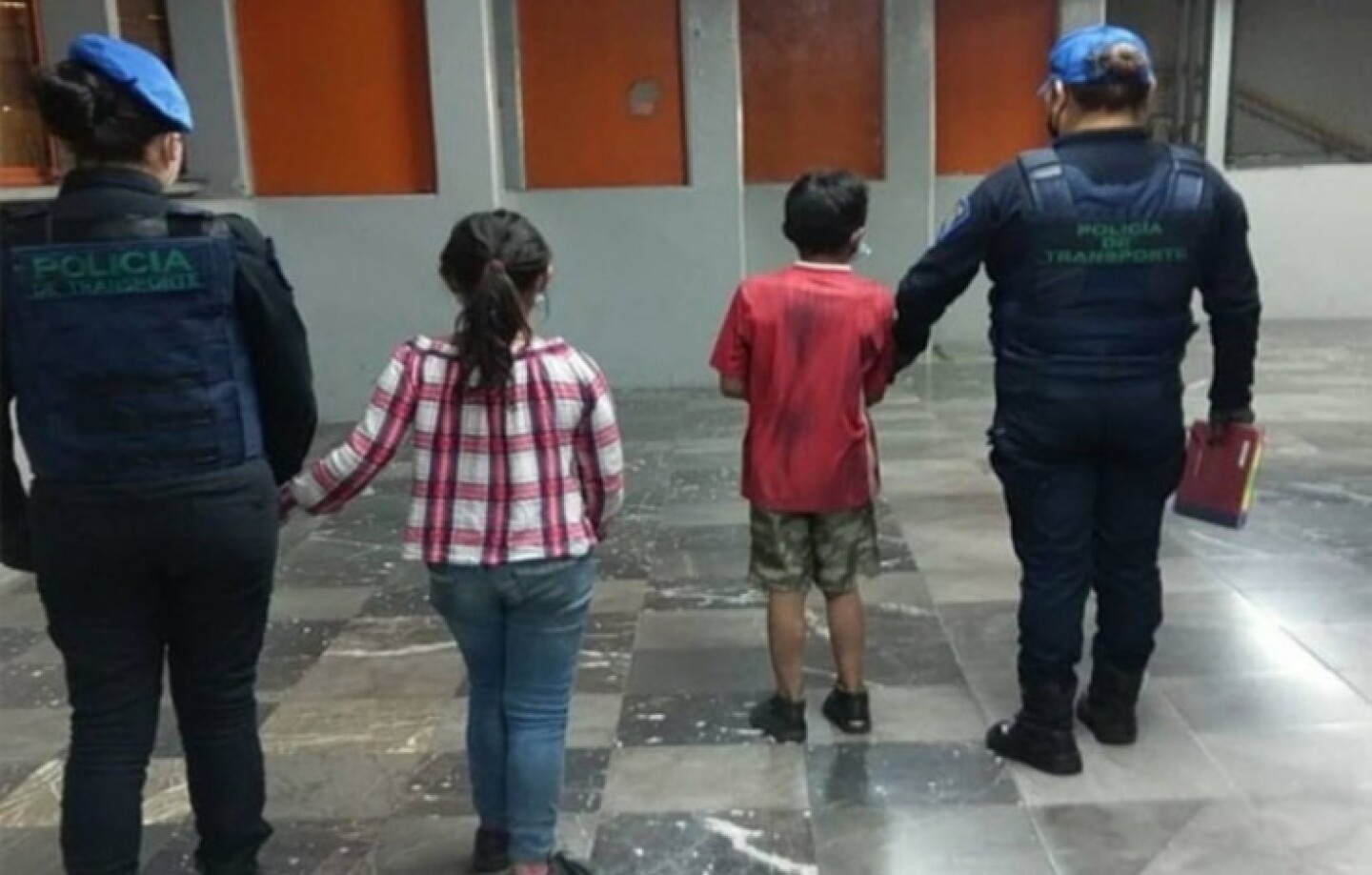 Metro_Oceania_niños