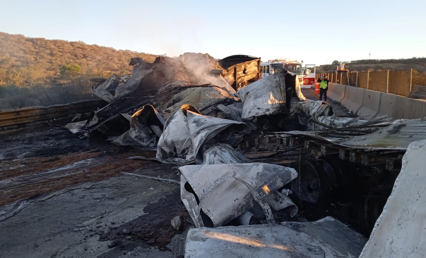 accidente-macrolibramiento-guadalajara-incendio-tras-choque-en-juanacatlan