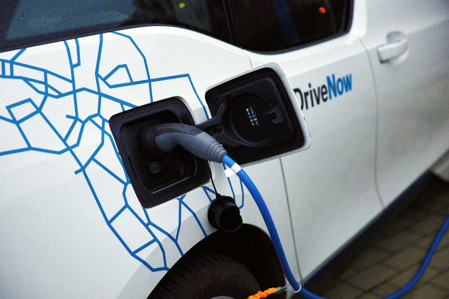 auto eléctrico electric-car-5960863_1280