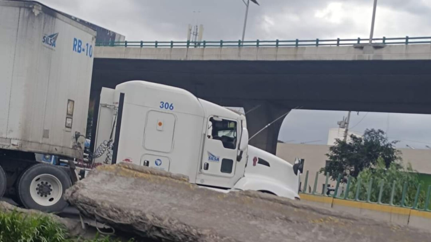 Accidente derrumbe México-Querétaro hoy