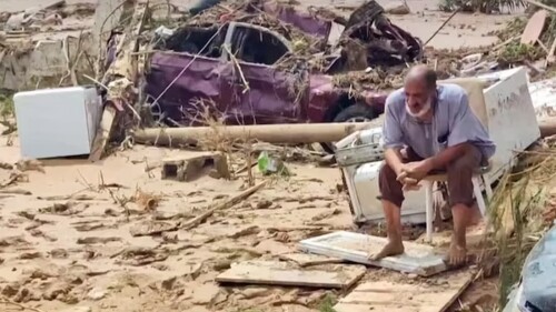 Libios piden investigación mientras crece la furia por el número de muertos por las catastróficas inundaciones