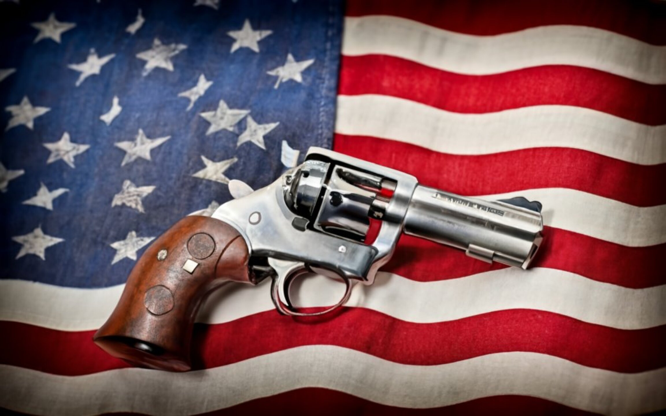 armas EU a-striking-provocative-image-of-a-shiny-revolver-p-ZE8Jdw3-SDig6wpRxHML_Q-SvKicMv-Sfuo7NAP2jHdew.jpeg