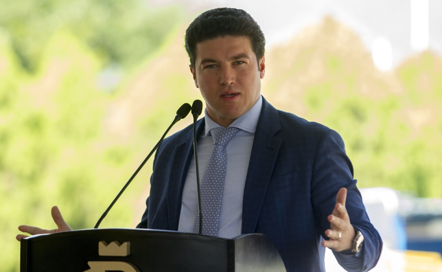 Samuel García, gobernador con licencia de Nuevo León, en un evento público