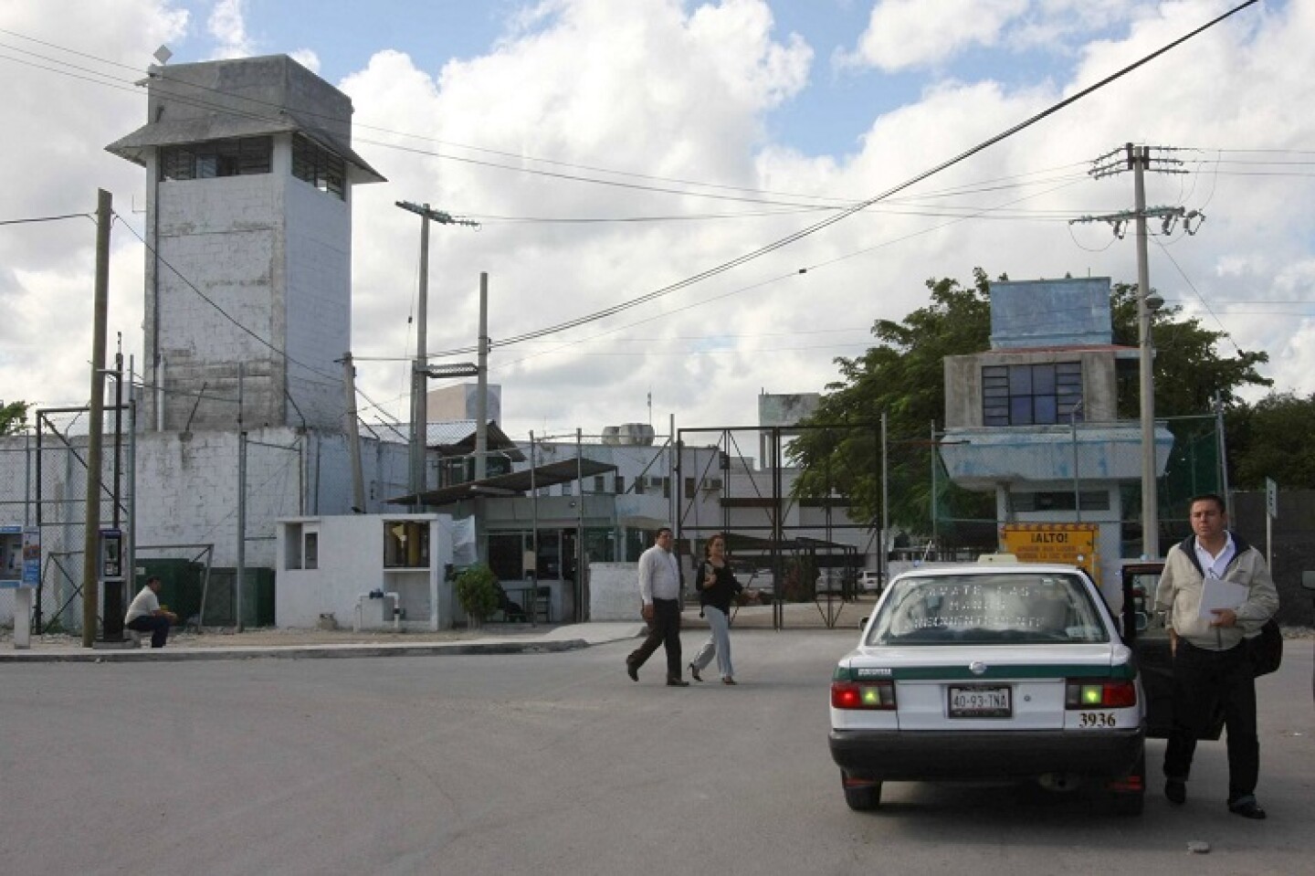 CANCÚN, QUINTANA ROO, 11ENERO2010.- La ampliación y remodelación de la cárcel estatal de Cancún es construida por una empresa encabezada por Luis Carlos Carrillo Cano, (sobrino de Vicente Carrillo Fuentes, actual líder del cártel de Juárez, y hermano de Ricardo y Alfredo Carrillo Cano, ligados a delitos como lavado de dinero, extorsión, secuestro y homicidio).FOTO: AMARANTA PRIETO/CUARTOSCURO.COM