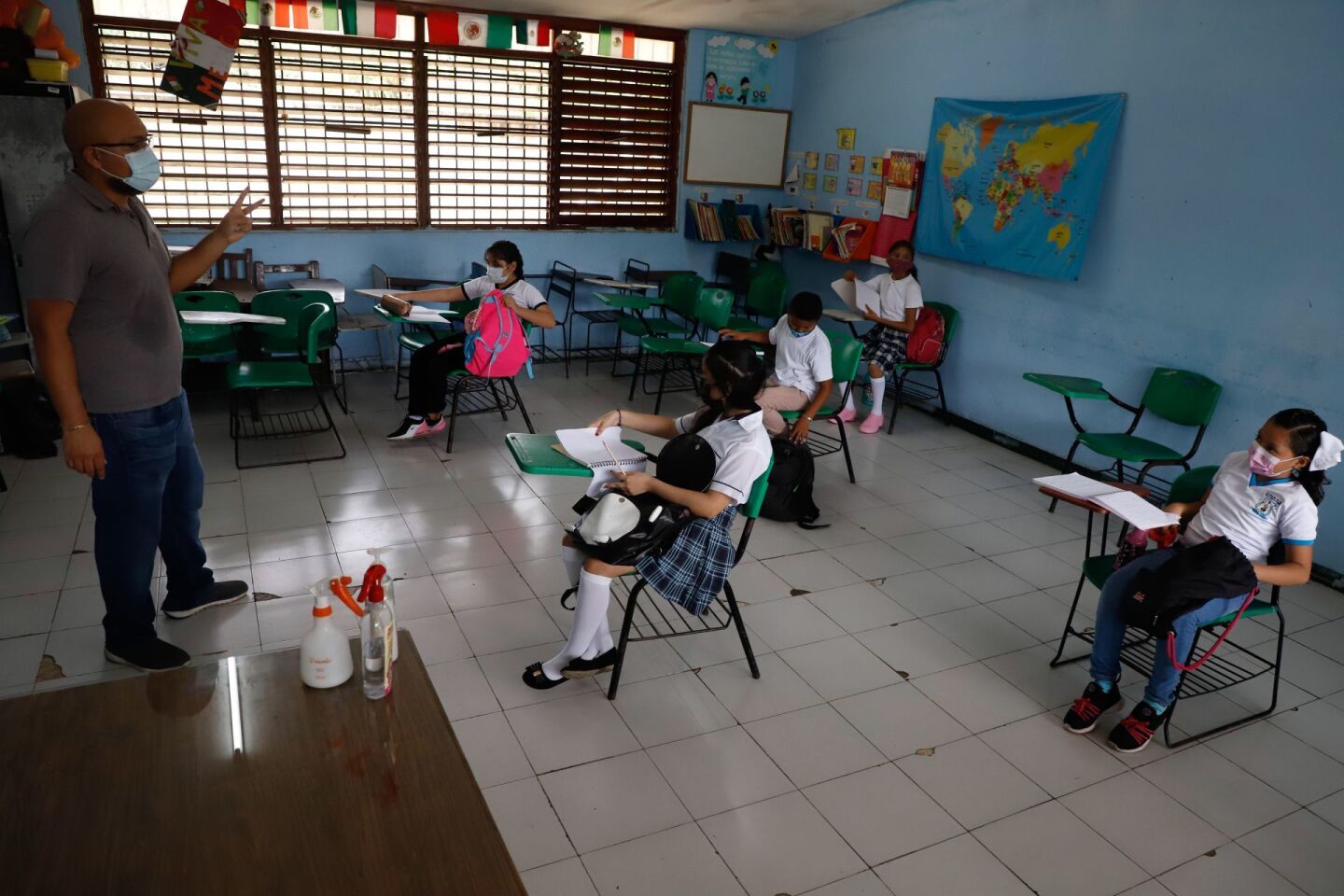 Reportan 52 contagios tras regreso a clases presenciales en CDMX