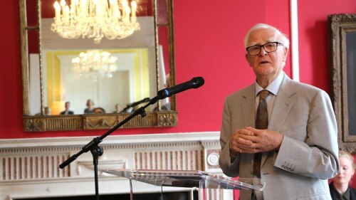 1080px-John_le_Carré_giving_his_thrilling_keynote_speech_(34470549483)